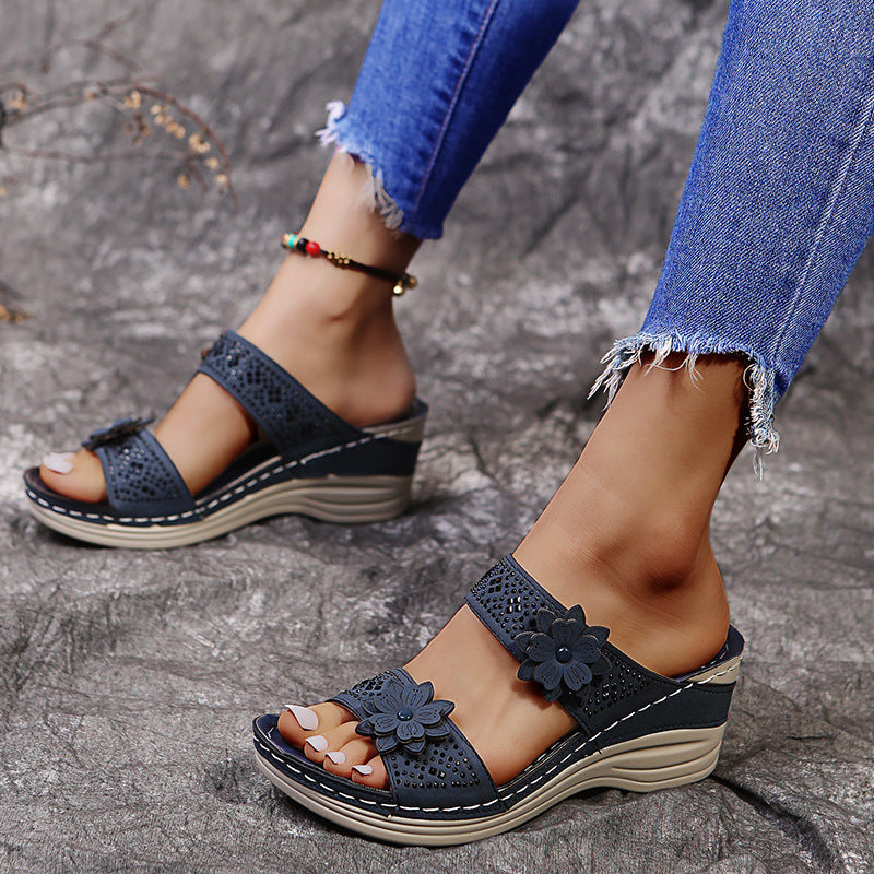 Sandales fleuries femme - vue de profil