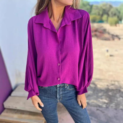 Chemise femme manches longues à col boutonné - portée en tenue