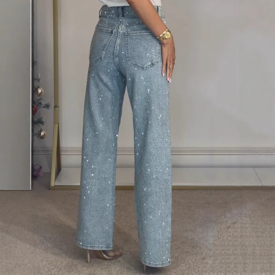 Pantalon coupe droite porté avec un haut casual