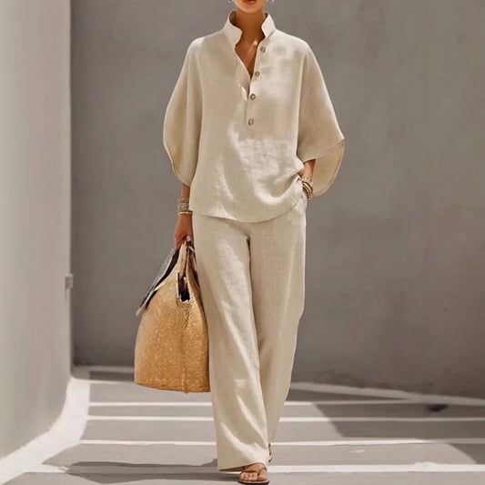 Ensemble femme haut manches courtes et pantalon droit - détail du haut