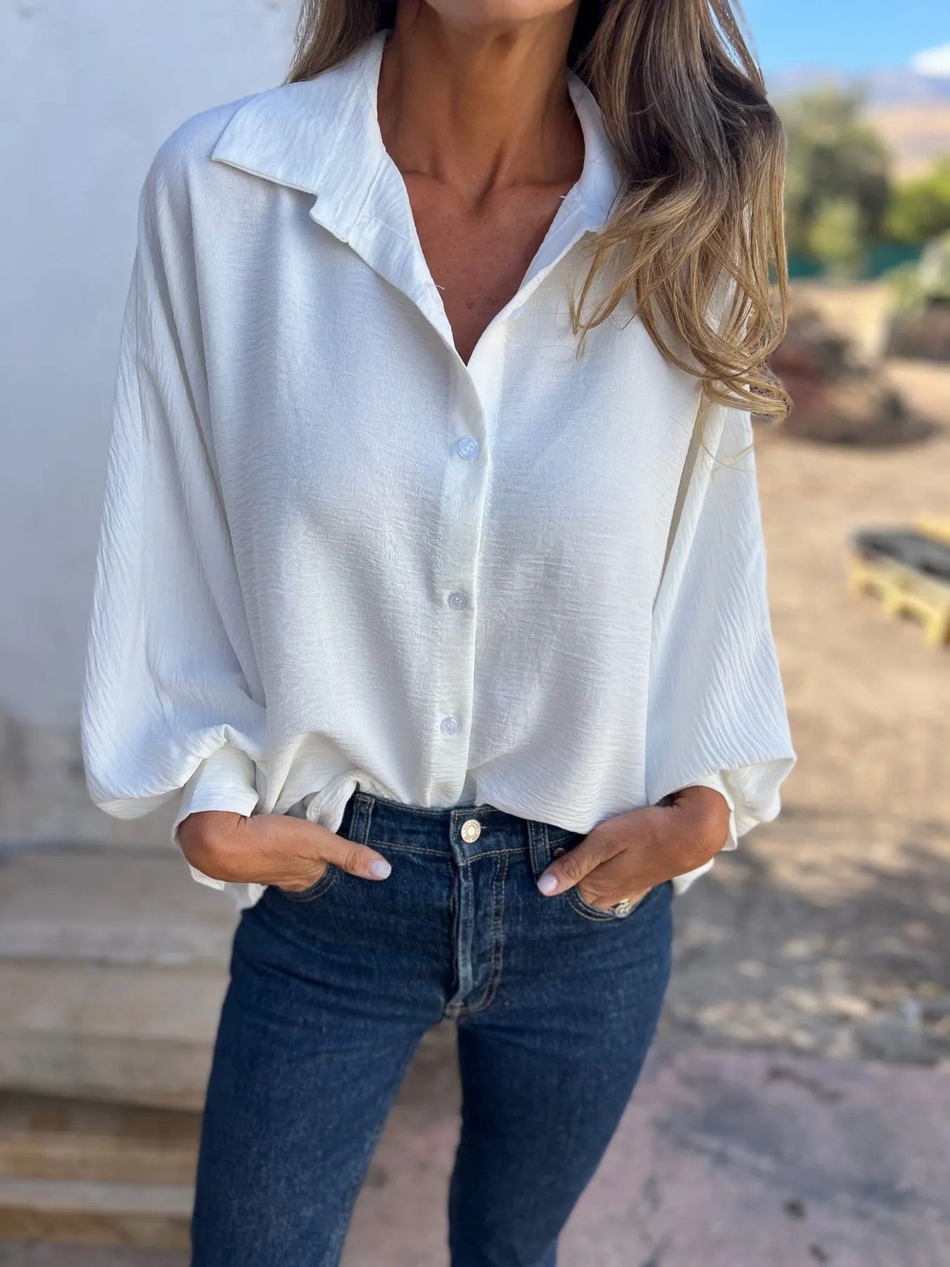 Chemise femme manches longues à col boutonné - détail du col