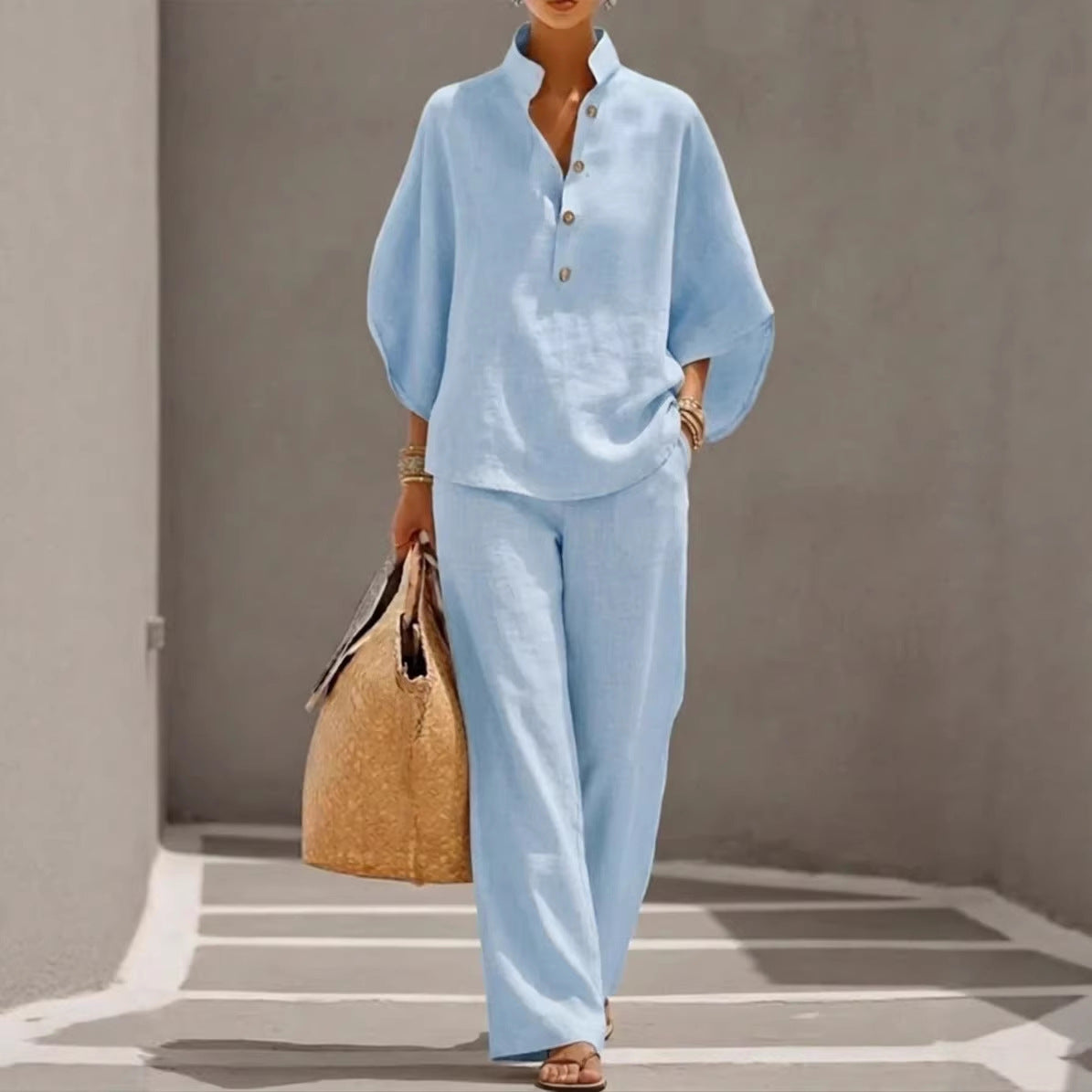 Ensemble femme haut manches courtes et pantalon droit - détail des manches