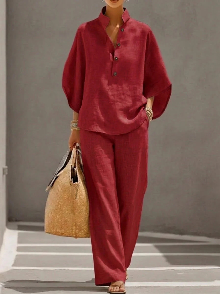 Ensemble femme haut manches courtes et pantalon droit - porté en tenue