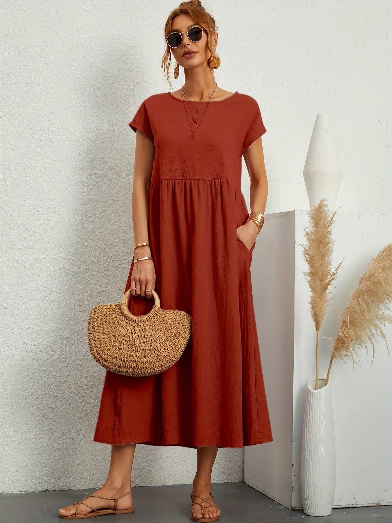 Robe longue en coton portée, vue de trois quarts